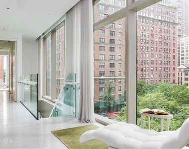 1055 Park Avenue - Photo Thumbnail 0