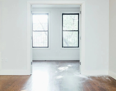137 Manhattan Avenue - Photo Thumbnail 6
