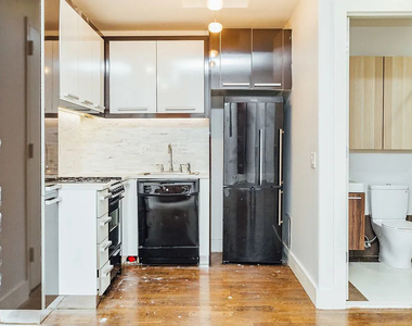 137 Manhattan Avenue - Photo Thumbnail 4