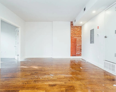 137 Manhattan Avenue - Photo Thumbnail 9