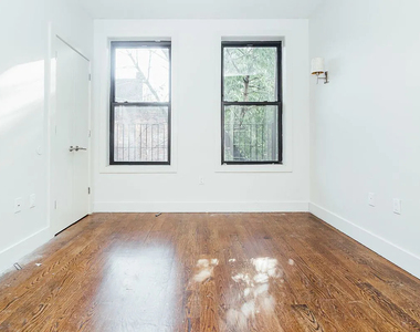 137 Manhattan Avenue - Photo Thumbnail 5