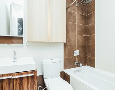 137 Manhattan Avenue - Photo Thumbnail 3