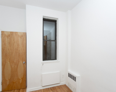 204 East 25th Street - Photo Thumbnail 2