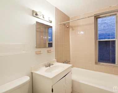 323 W 47th St - Photo Thumbnail 7