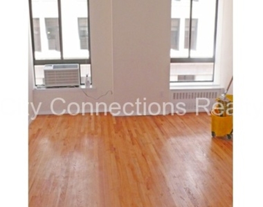 1 Astor Pl - Photo Thumbnail 0