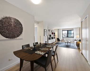 222 East 39th Street - Photo Thumbnail 4