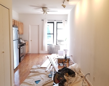 411 Manhattan Ave - Huge One Bedroom! - Photo Thumbnail 0