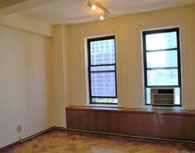 201 East 35th Street - Photo Thumbnail 9