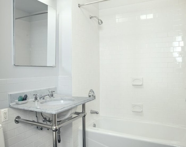 1 Bedroom Apartment in Downtown Brooklyn - Photo Thumbnail 3