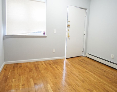 1404 Bedford Ave - Photo Thumbnail 2