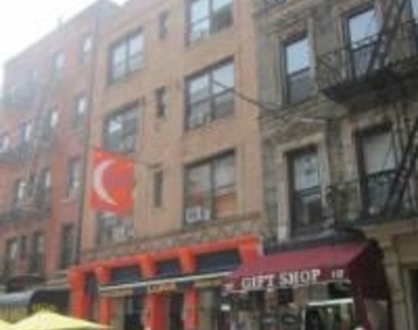 Mulberry Street - Photo Thumbnail 6