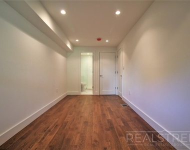 260 Woodbine Street - Photo Thumbnail 4