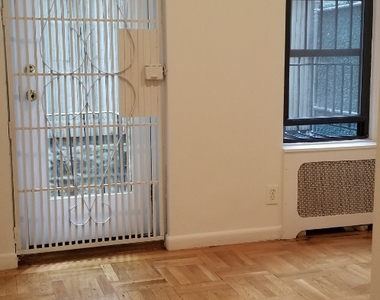 220 East 85 Street / PRIVATE GARDEN / NO FEE - Photo Thumbnail 3