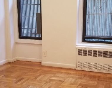 220 East 85 Street / PRIVATE GARDEN / NO FEE - Photo Thumbnail 2