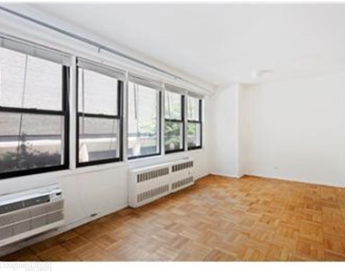 220 East 54th St - Photo Thumbnail 2