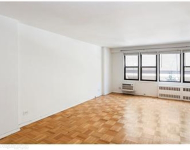 220 East 54th St - Photo Thumbnail 0