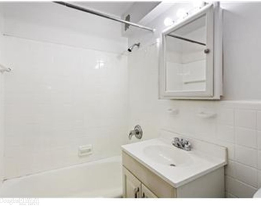 220 East 54th St - Photo Thumbnail 4