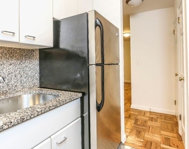 315 West 57th Street - Photo Thumbnail 2