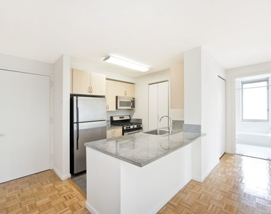 271 West 47th Street - Photo Thumbnail 2