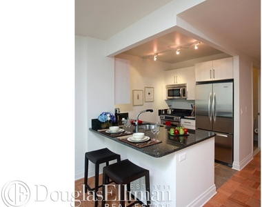 1510 Lexington Avenue - Photo Thumbnail 0