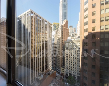 Wall Street - Financial District - Photo Thumbnail 2