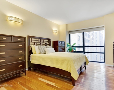 415 East 54th St - Photo Thumbnail 2