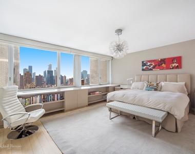 322 West 57th St - Photo Thumbnail 3