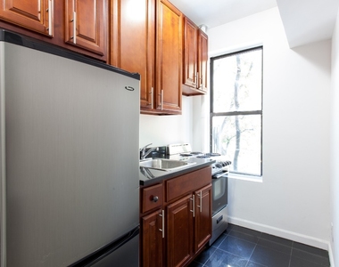 2 Bedrooms in East Village  - Photo Thumbnail 7