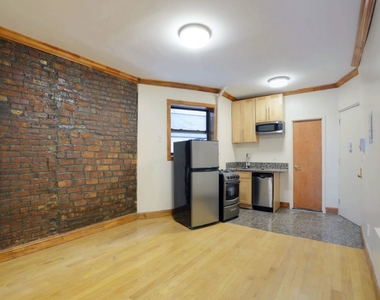 1 Bedroom near Washington Square Park - Photo Thumbnail 3