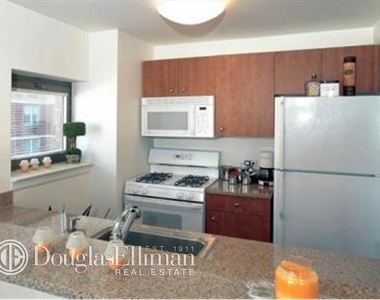 400 West 37th St - Photo Thumbnail 13