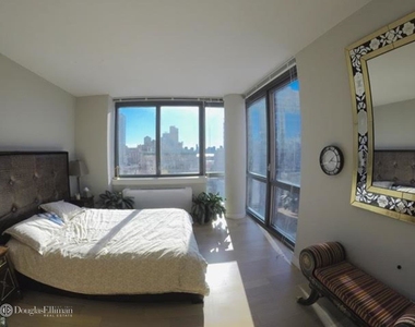 282 Eleventh Avenue - Photo Thumbnail 4