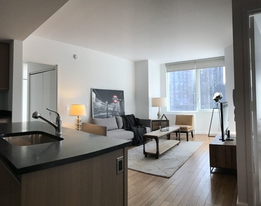 Two Bedroom in Downtown Brooklyn - Photo Thumbnail 3