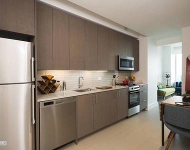 Studio Apartment in Downtown Brooklyn - Photo Thumbnail 1