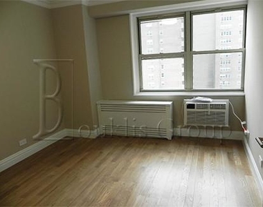 310 Greenwich Street - Photo Thumbnail 3