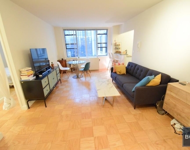 45 West 60th Street - Photo Thumbnail 0