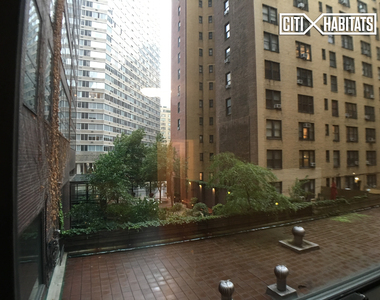 East 55th Street - Photo Thumbnail 5