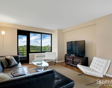 372 Central Park West - Photo Thumbnail 0