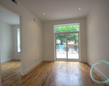 105 Leonard st - Photo Thumbnail 11