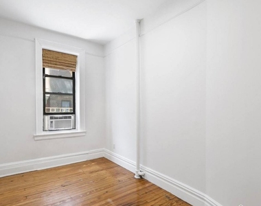 411 w 44th st - Photo Thumbnail 3