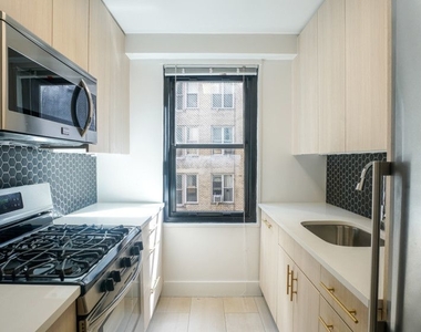 301 West 57th - Photo Thumbnail 3