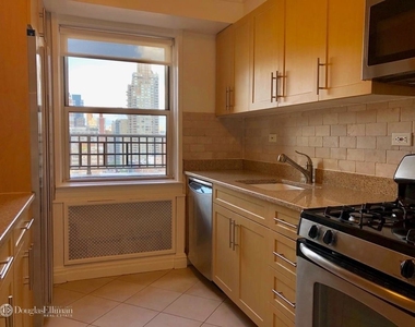 360 East 65th St - Photo Thumbnail 2