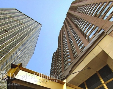 250 West 50th St - Photo Thumbnail 1