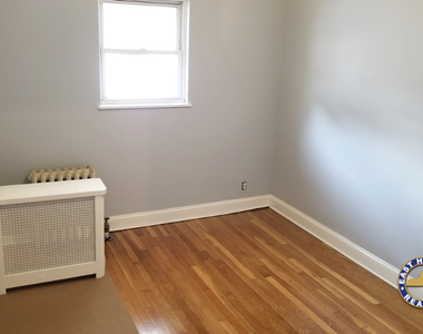 Astoria Upper Ditmars Large 2 Bedroom - Photo Thumbnail 5