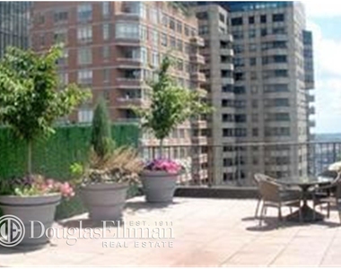 212 East 47th St - Photo Thumbnail 9