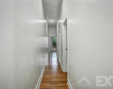 853 Putnam Avenue - Photo Thumbnail 4