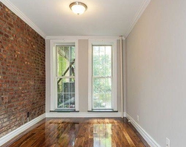 3 Bed in Chelsea w/ Private Yard!!! - Photo Thumbnail 1