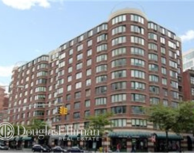 275 Greenwich St - Photo Thumbnail 0