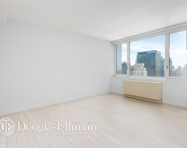 322 West 57th St - Photo Thumbnail 4