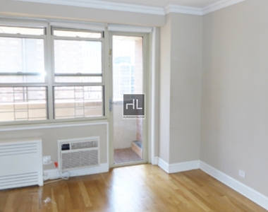 310 Greenwich Street - Photo Thumbnail 5