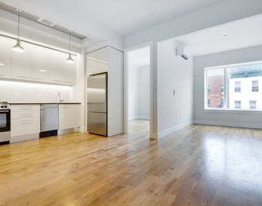 418 Lexington Avenue - Photo Thumbnail 4